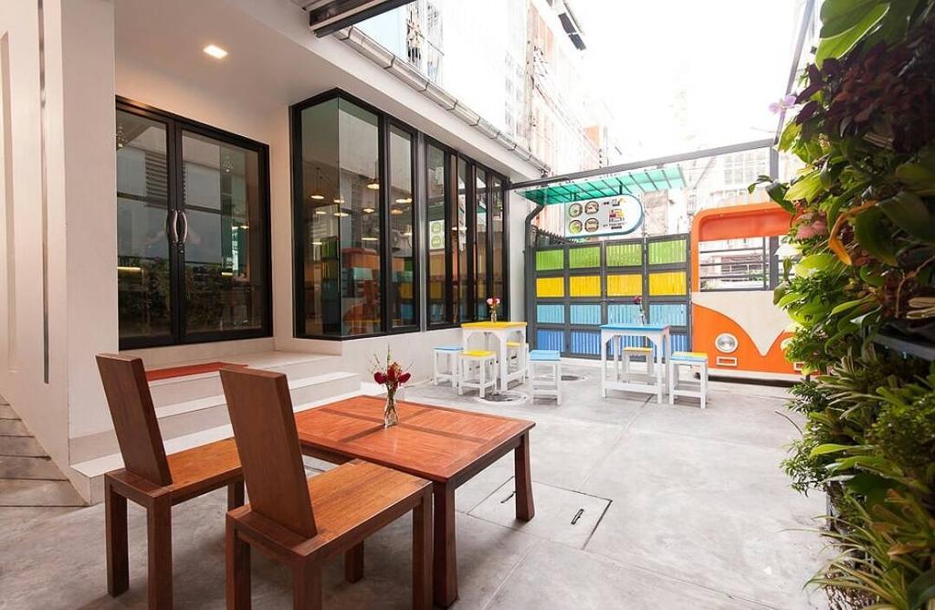 My Thai Hostel Bangkok Exteriör bild