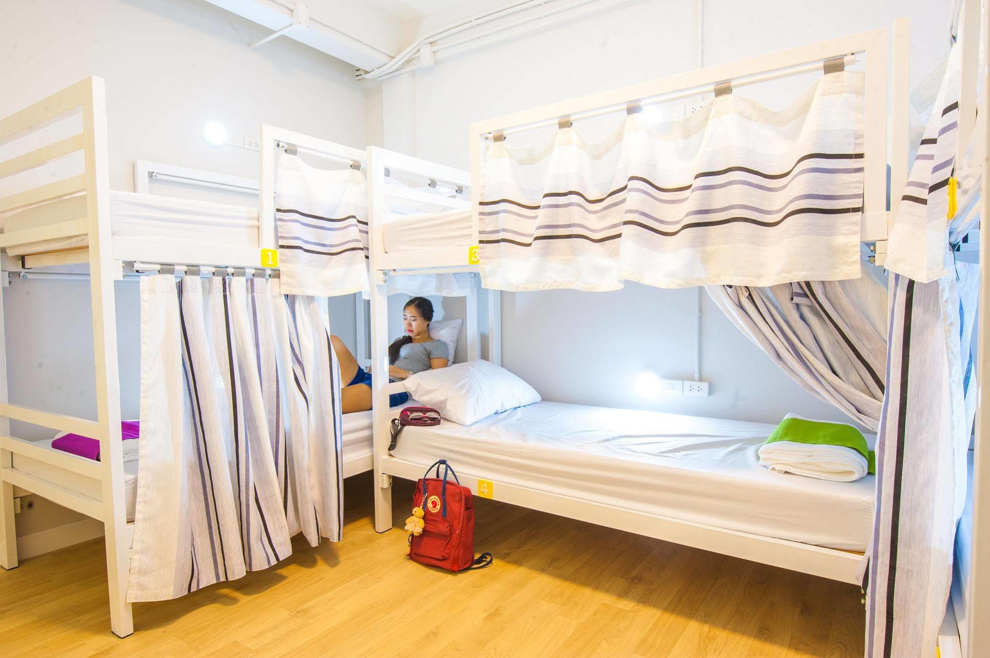 My Thai Hostel Bangkok Exteriör bild